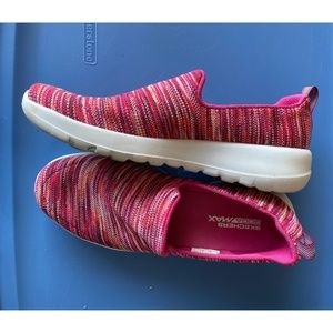 Skechers GOGA Max Slipons